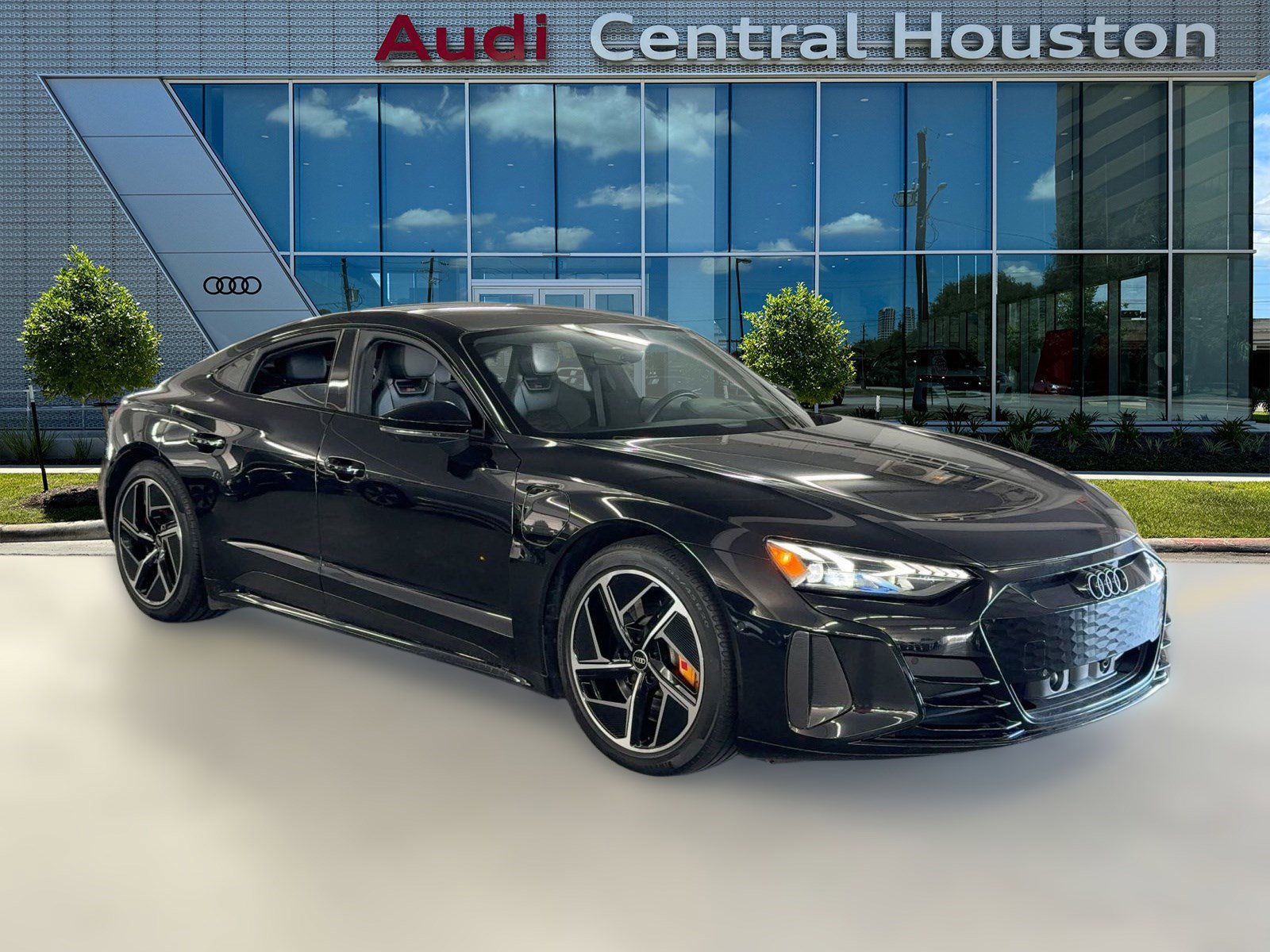 Certified 2023 Audi RS e-tron GT w/ Carbon Performance Package image 7