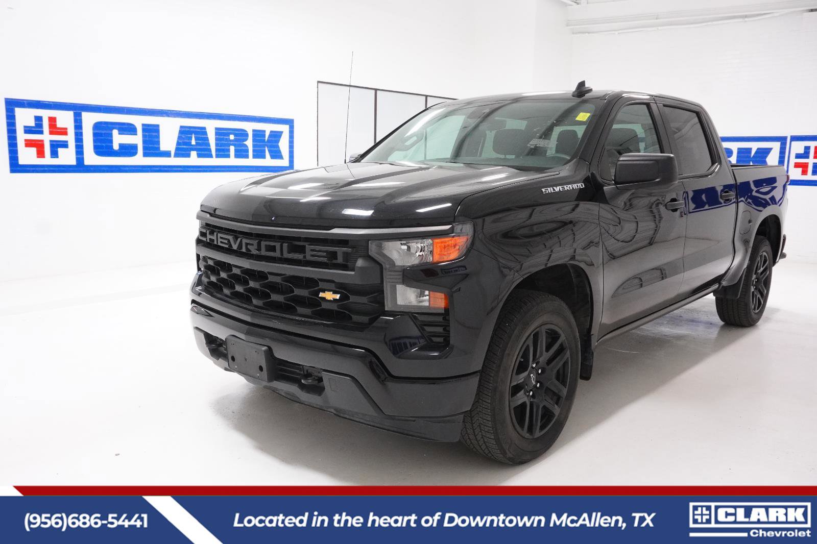 Used 2023 Chevrolet Silverado 1500 Custom image 1