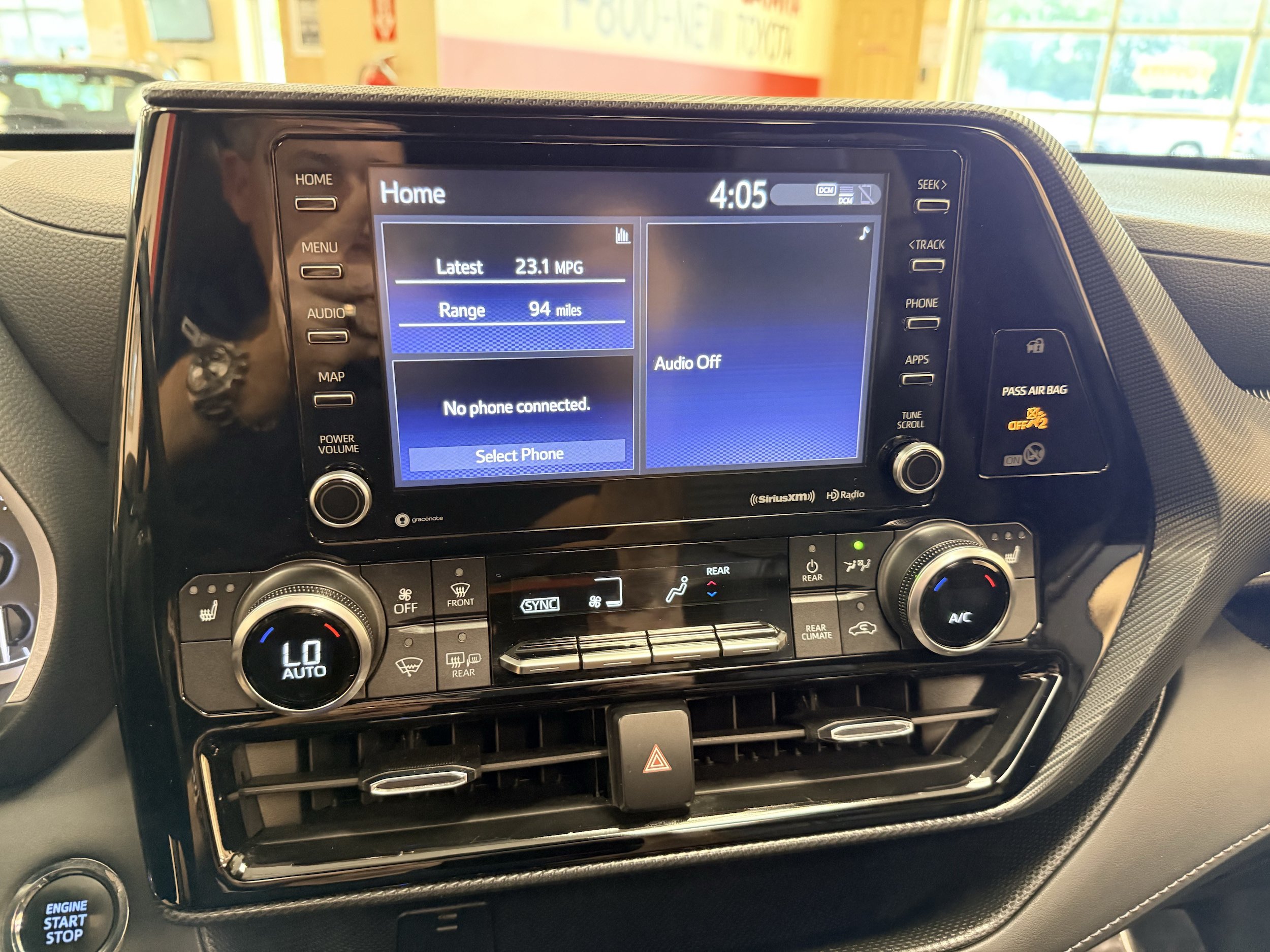 Used 2022 Toyota Highlander XSE AWD/4WD image 16