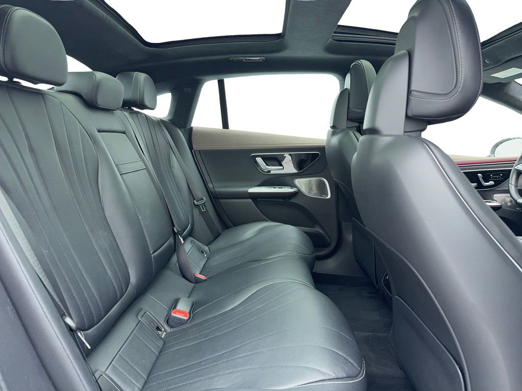 Used 2023 Mercedes-Benz EQE 500 4MATIC Sedan w/ Pinnacle Trim Package image 31