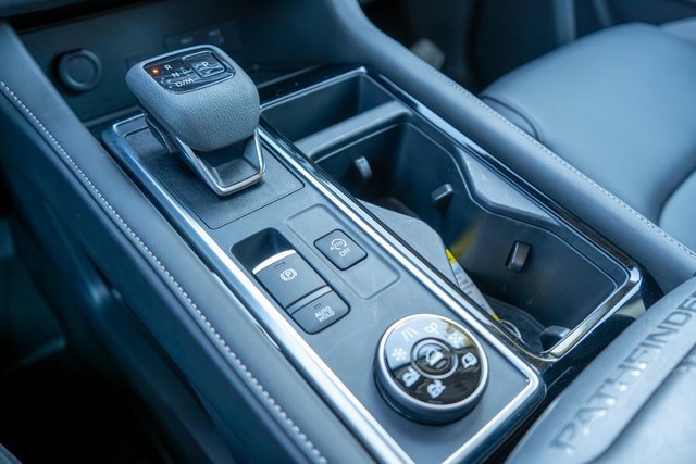 Certified 2025 Nissan Pathfinder SL image 34