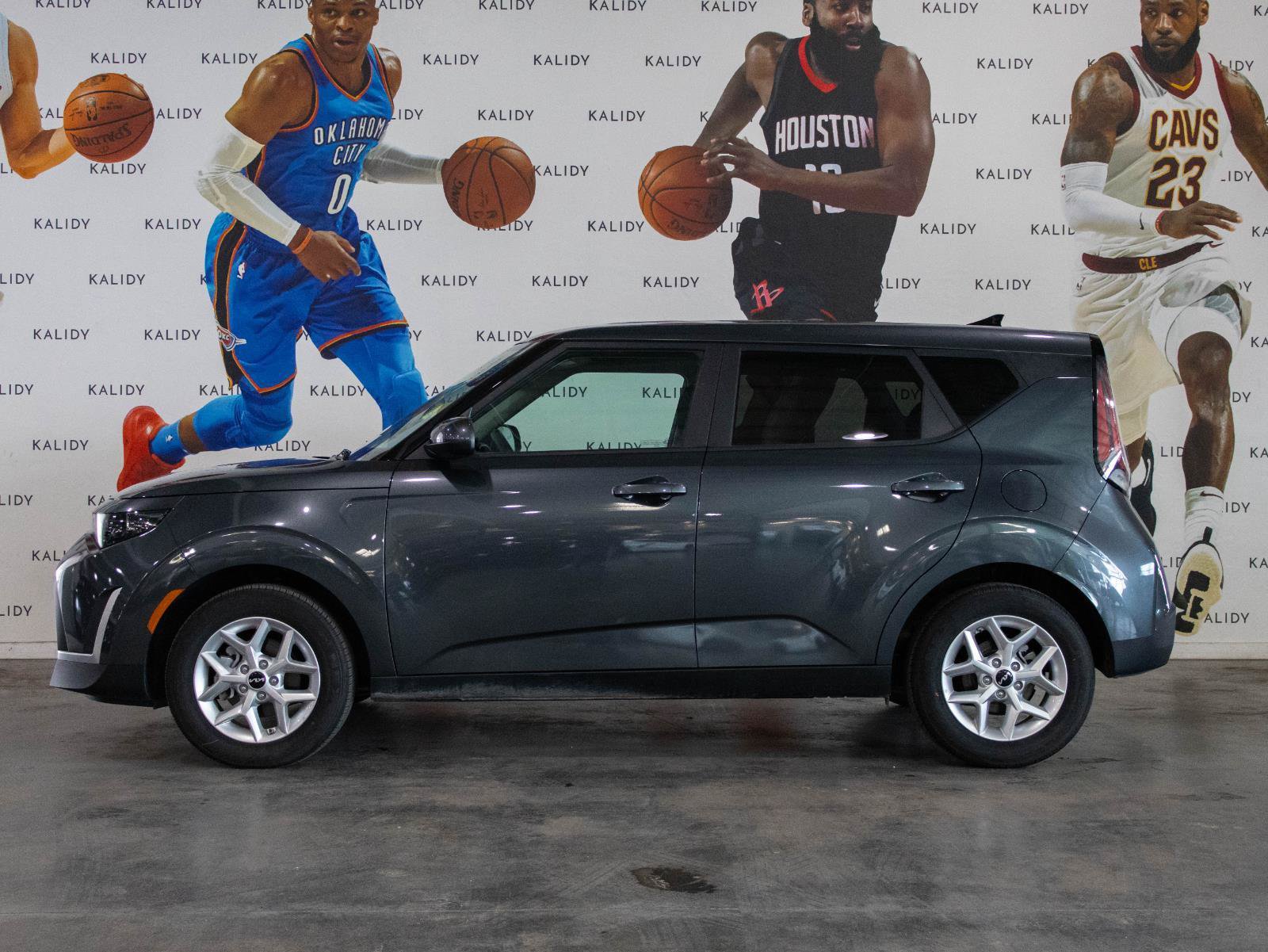 Used 2025 Kia Soul LX FWD image 15