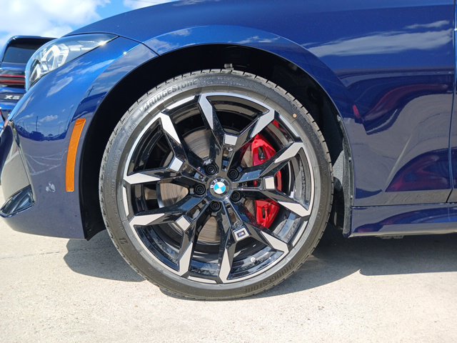 New 2026 BMW 330i Sedan w/ M Sport Package RWD image 5