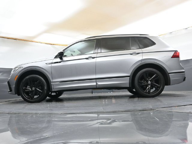 Used 2024 Volkswagen Tiguan SE R-Line AWD/4WD image 32