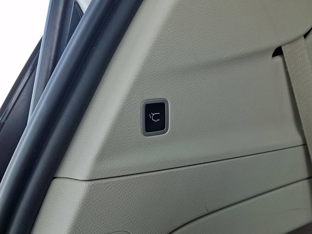 Used 2024 Chrysler Pacifica Touring-L image 29