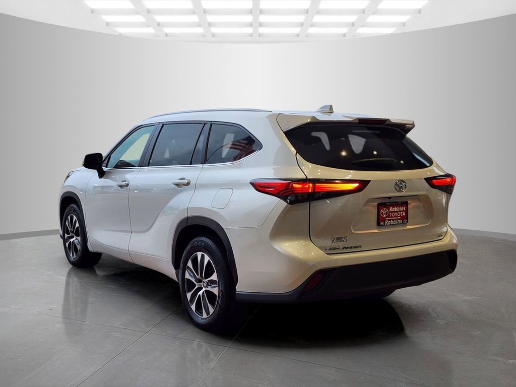 Used 2023 Toyota Highlander XLE FWD image 7