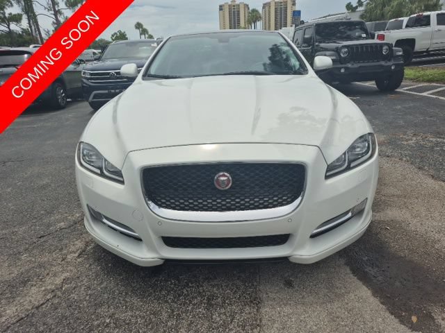 Used 2016 Jaguar XJ R-Sport RWD image 2