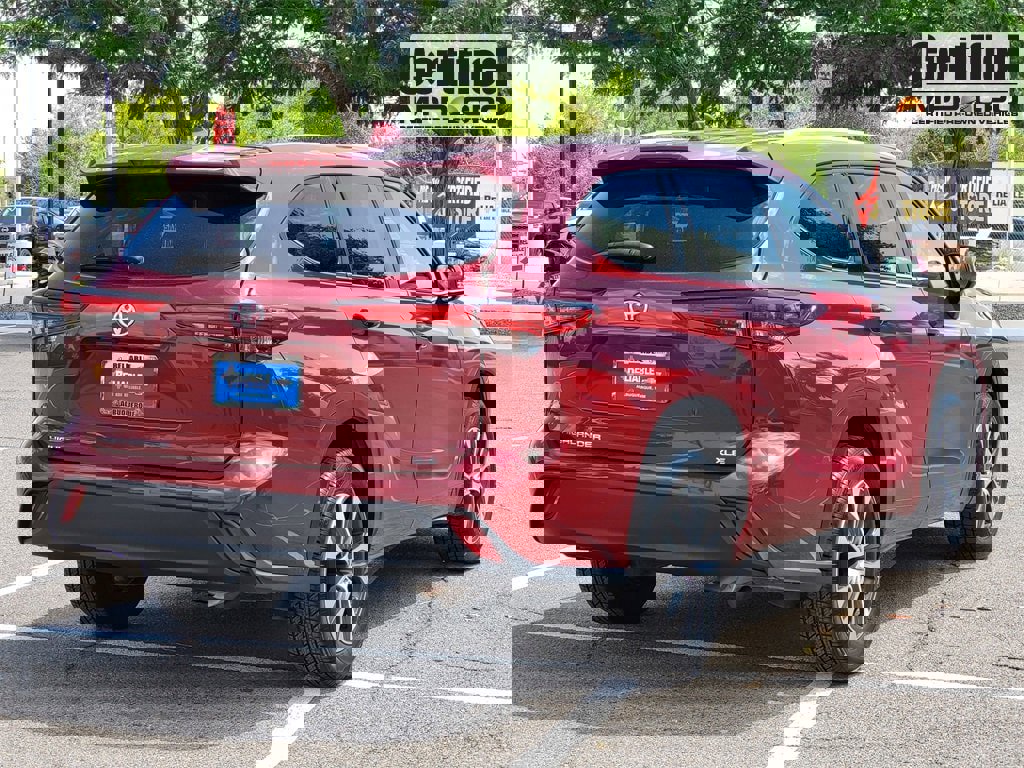 Used 2023 Toyota Highlander L image 3