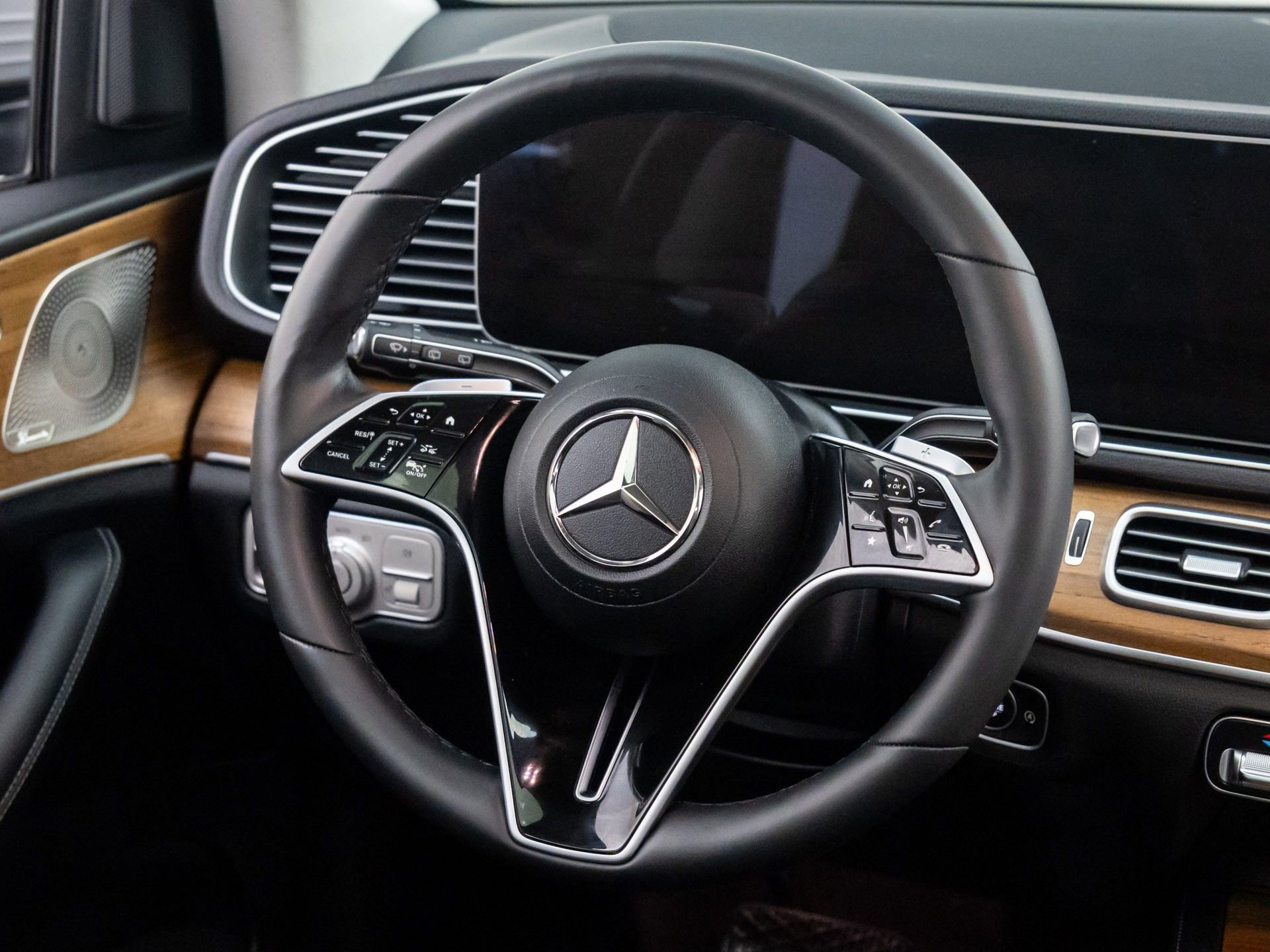 Certified 2024 Mercedes-Benz GLE 350 4MATIC w/ Driver Assistance Package image 13