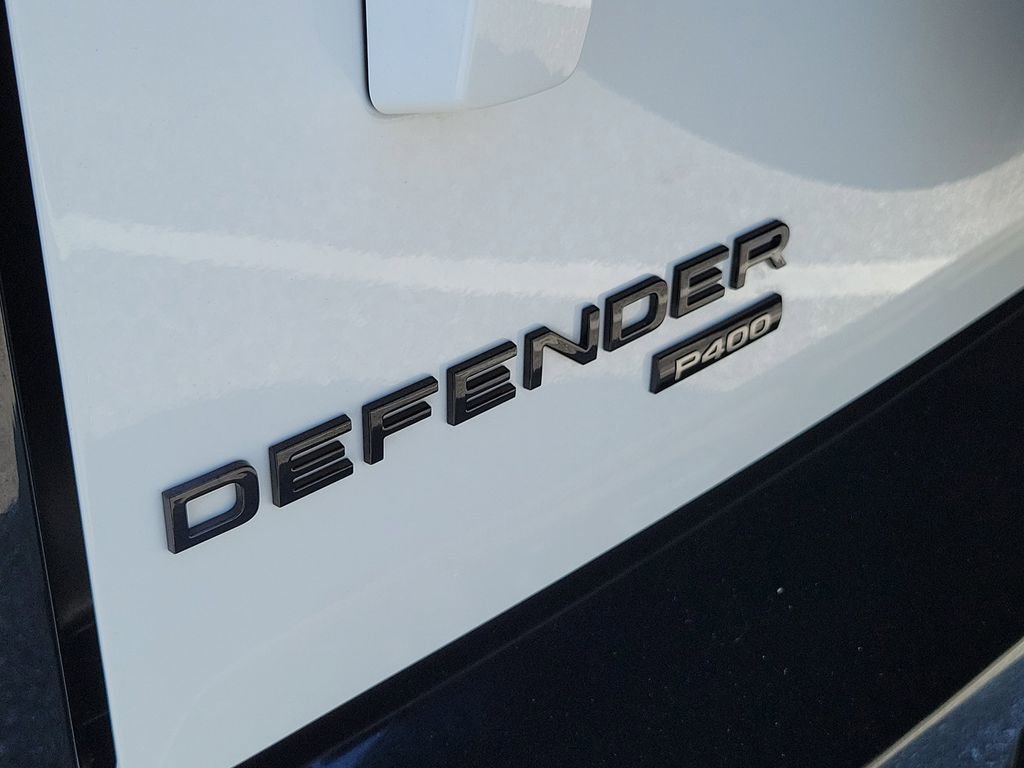 Used 2023 Land Rover Defender 90 X-Dynamic SE image 5
