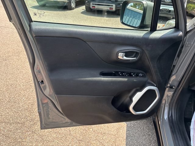 Used 2021 Jeep Renegade Latitude w/ Convenience Group AWD/4WD image 7