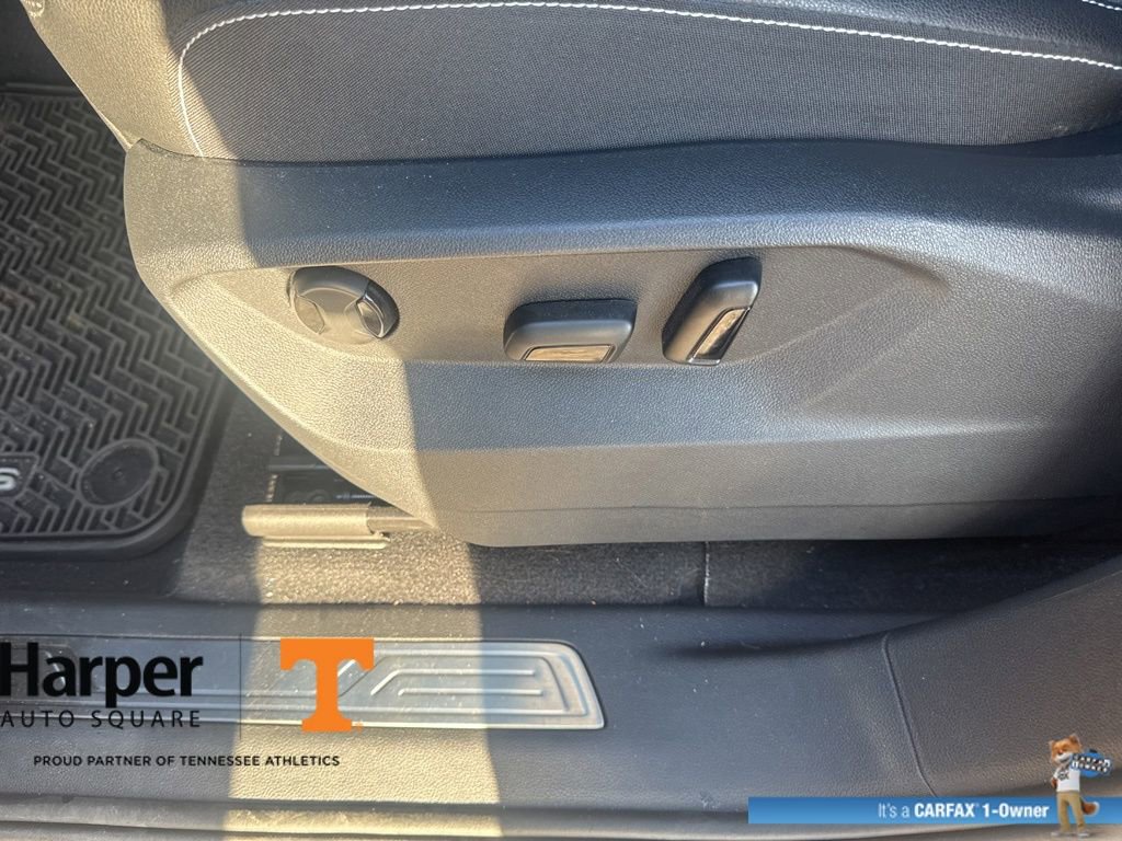 Used 2025 Volkswagen Atlas SE image 18