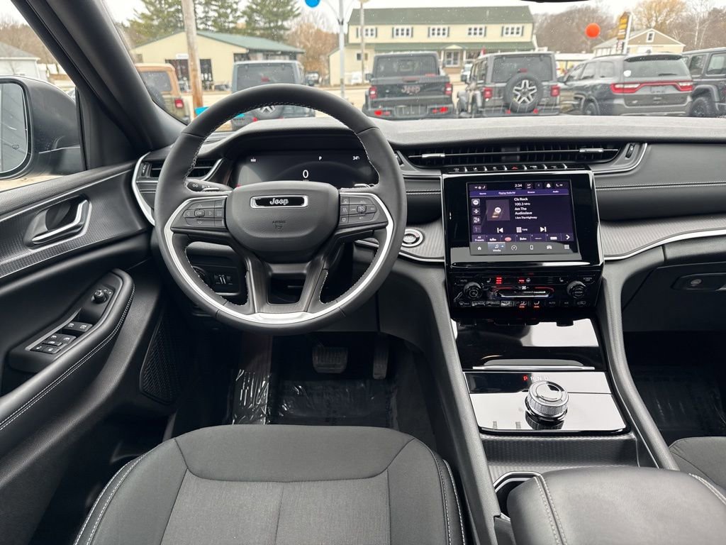 Certified 2025 Jeep Grand Cherokee L Laredo w/ Luxury Tech Group I image 21