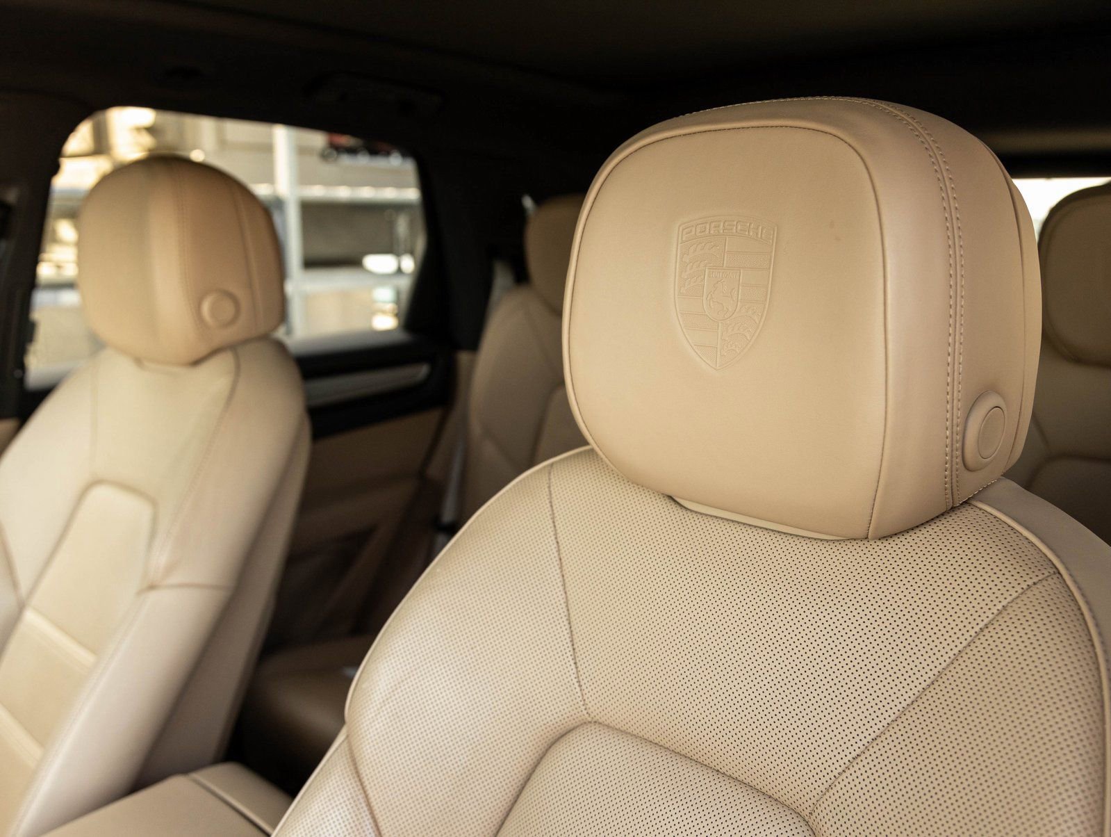 Certified 2023 Porsche Cayenne Platinum Edition AWD/4WD image 23