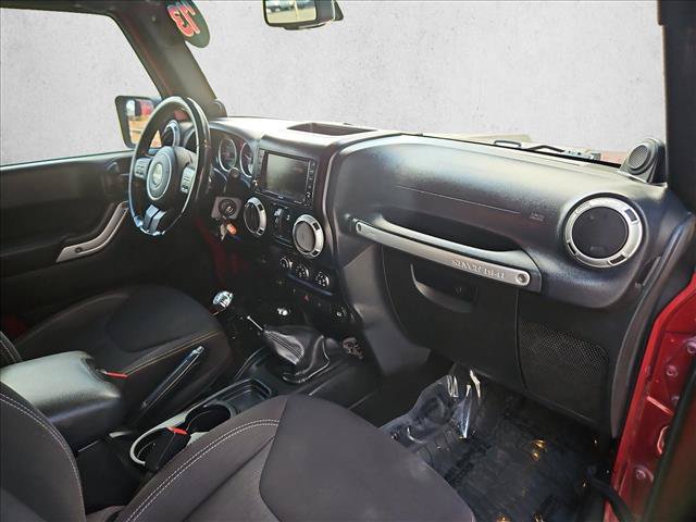 Used 2013 Jeep Wrangler Unlimited Rubicon w/ Connectivity Group AWD/4WD image 21