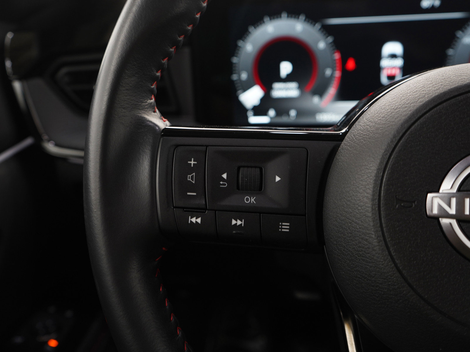 Used 2025 Nissan Kicks SR image 24