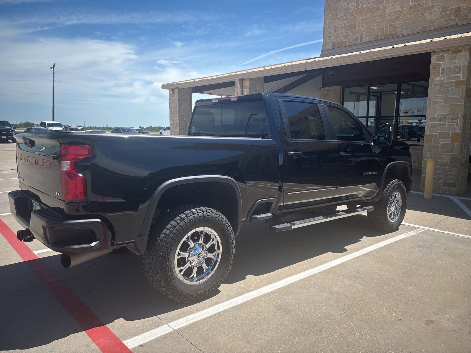 Used 2024 Chevrolet Silverado 2500 LT AWD/4WD image 5