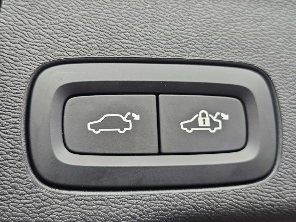 Certified 2026 Volvo XC60 B5 Plus AWD/4WD image 13