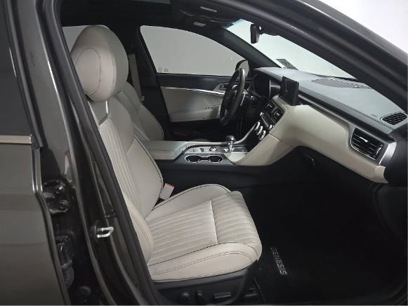Used 2023 Genesis G70 2.0T w/ Sport Prestige Package RWD image 4