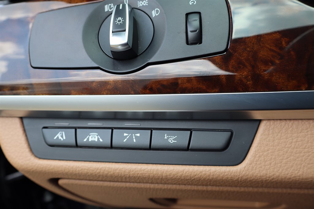 Used 2015 BMW 750Li RWD image 29