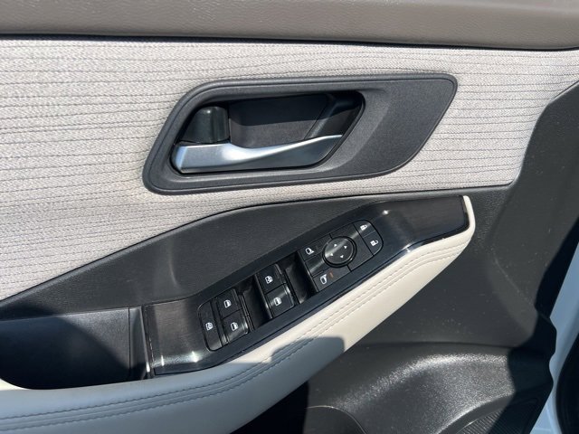 Used 2023 Nissan Rogue SV image 23