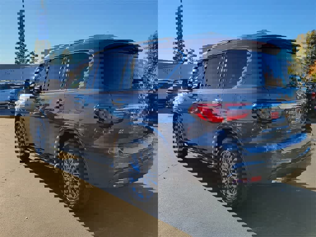 Used 2024 INFINITI QX80 Luxe image 3