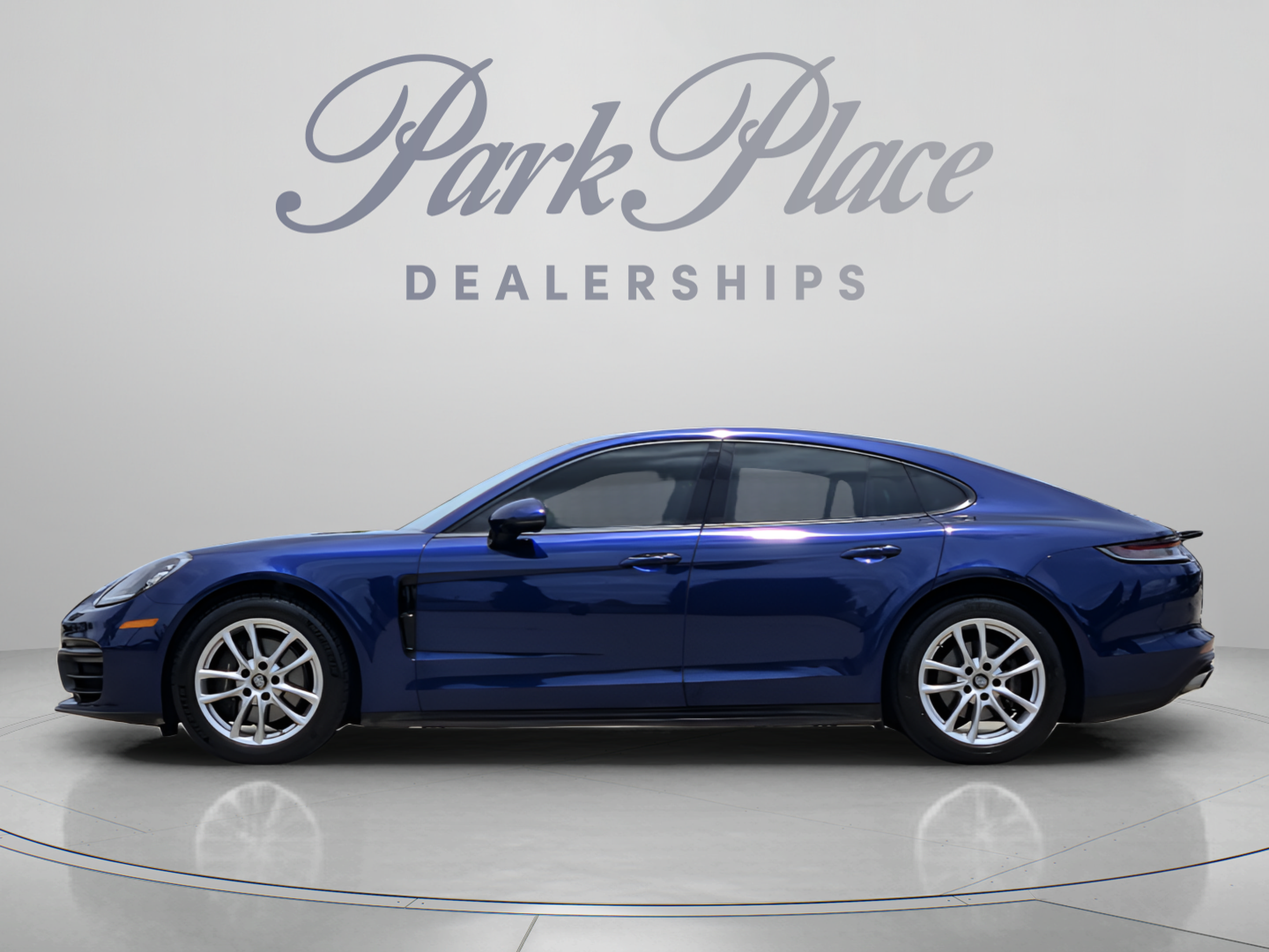 Used 2022 Porsche Panamera image 2