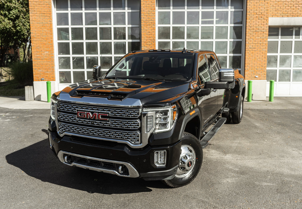 Used 2023 GMC Sierra 3500 Denali AWD/4WD image 2
