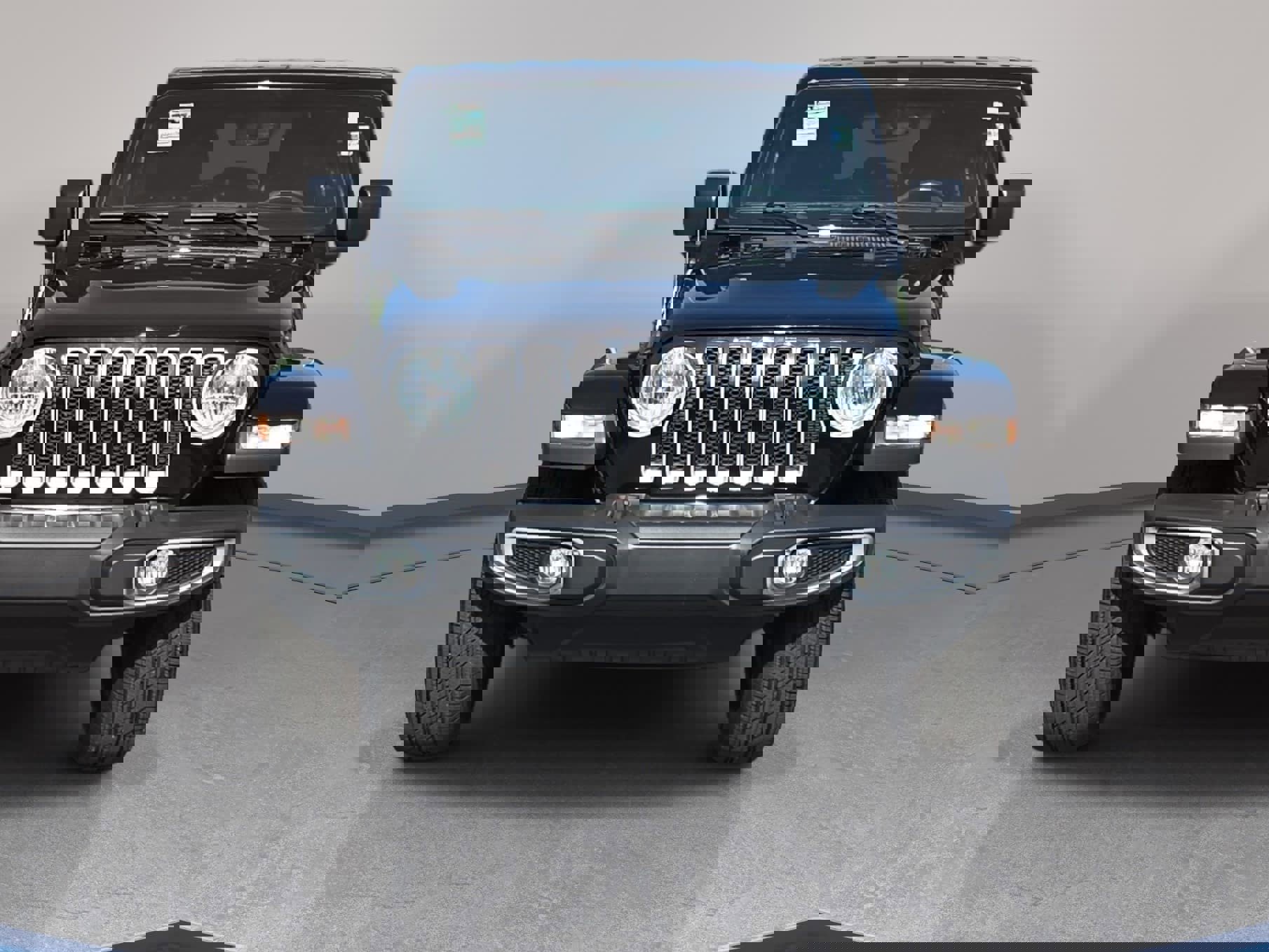 Used 2018 Jeep Wrangler Unlimited Sahara image 2