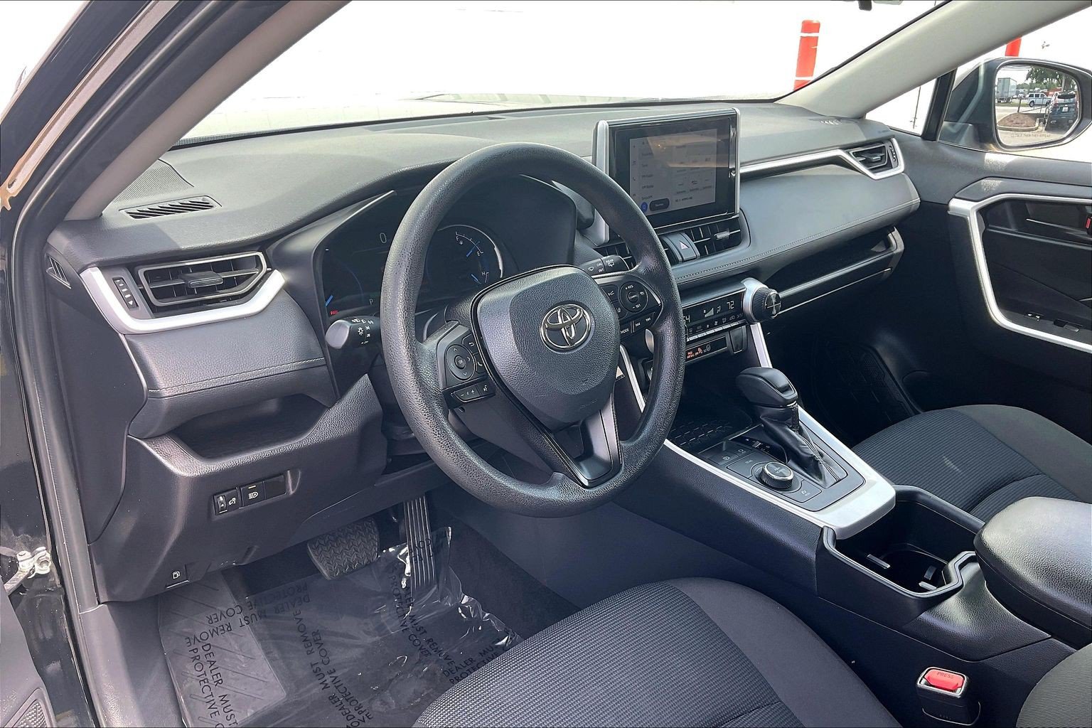 Used 2025 Toyota RAV4 LE AWD/4WD image 18