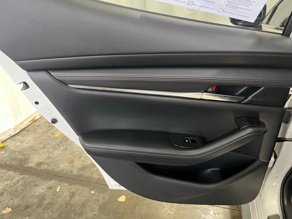 Used 2021 MAZDA MAZDA3 Hatchback w/Premium Plus Pkg image 22