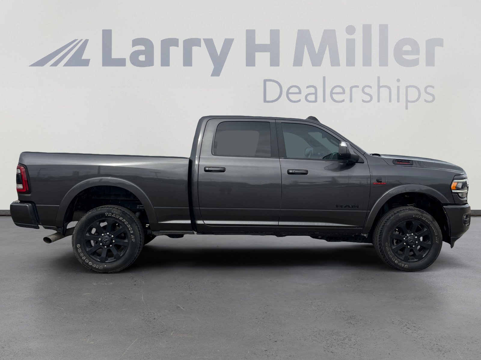 Used 2022 RAM 2500 Laramie w/ Night Edition AWD/4WD image 6