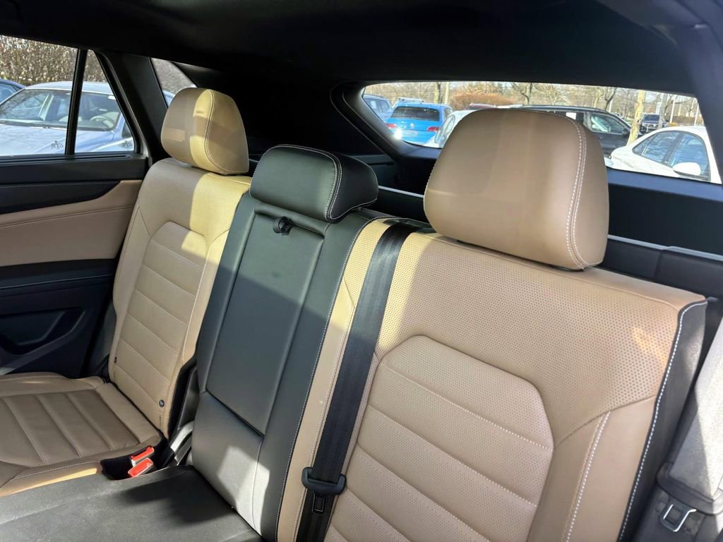 Used 2024 Volkswagen Atlas Cross Sport SEL R-Line image 26