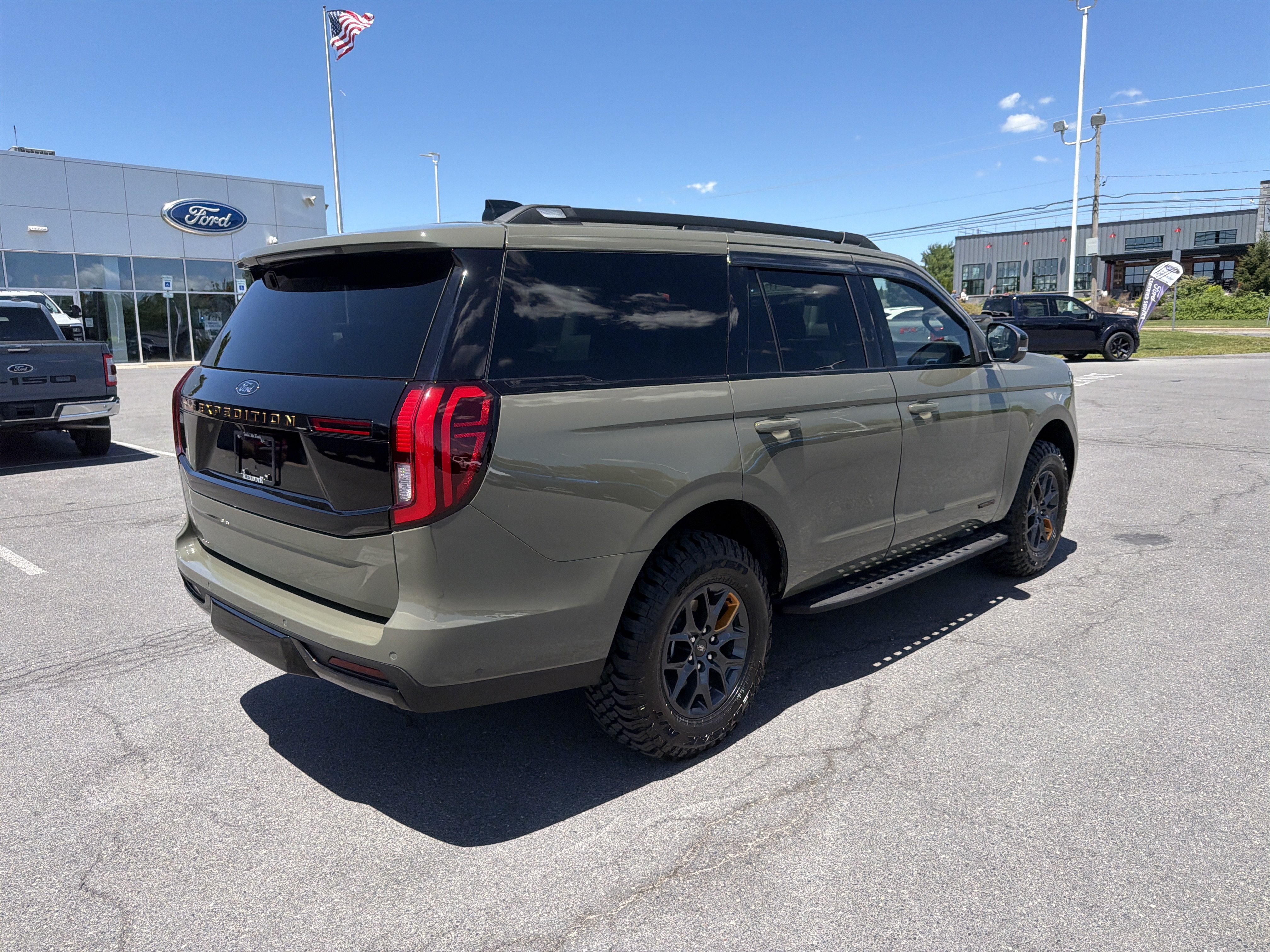 Used 2025 Ford Expedition Tremor AWD/4WD image 4