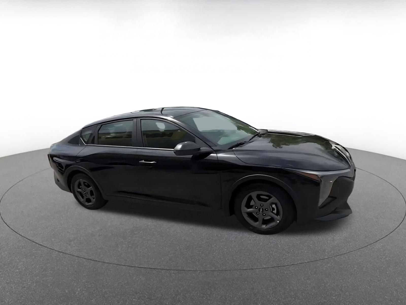 Used 2025 Kia K4 FWD image 2