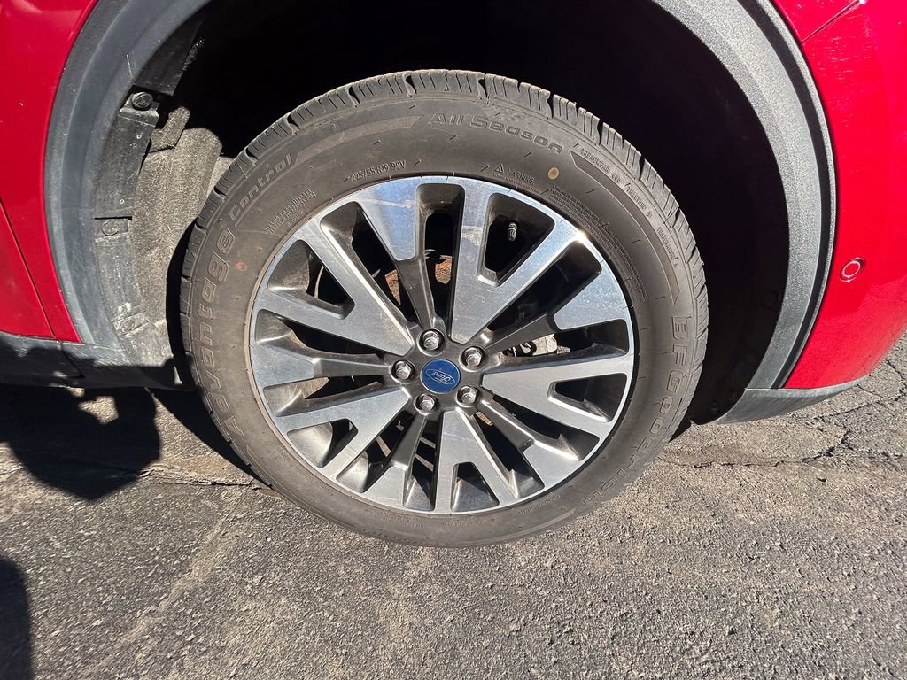 Used 2020 Ford Escape Titanium image 11