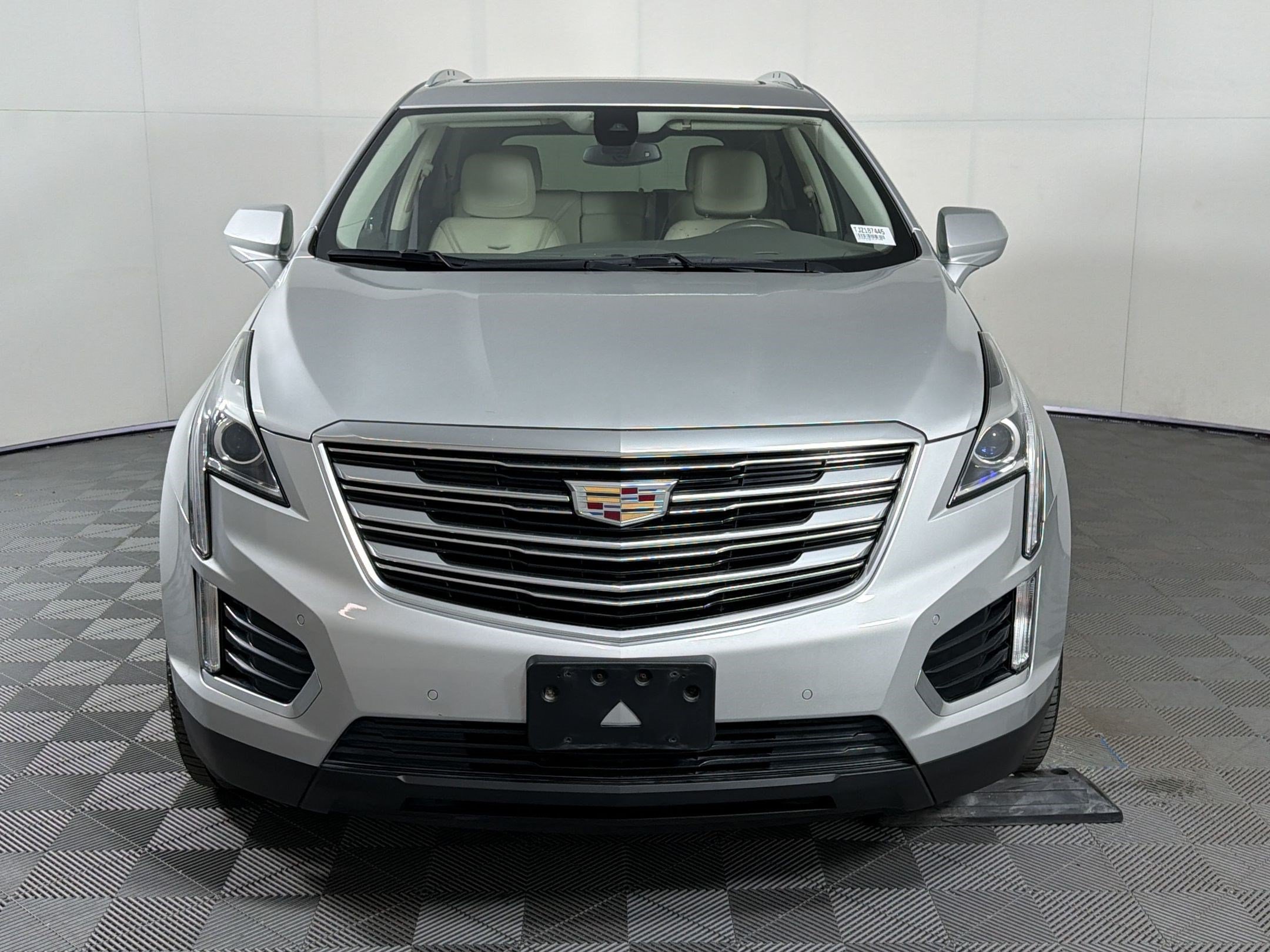 Used 2018 Cadillac XT5 Luxury w/ Driver Awareness Package FWD image 6