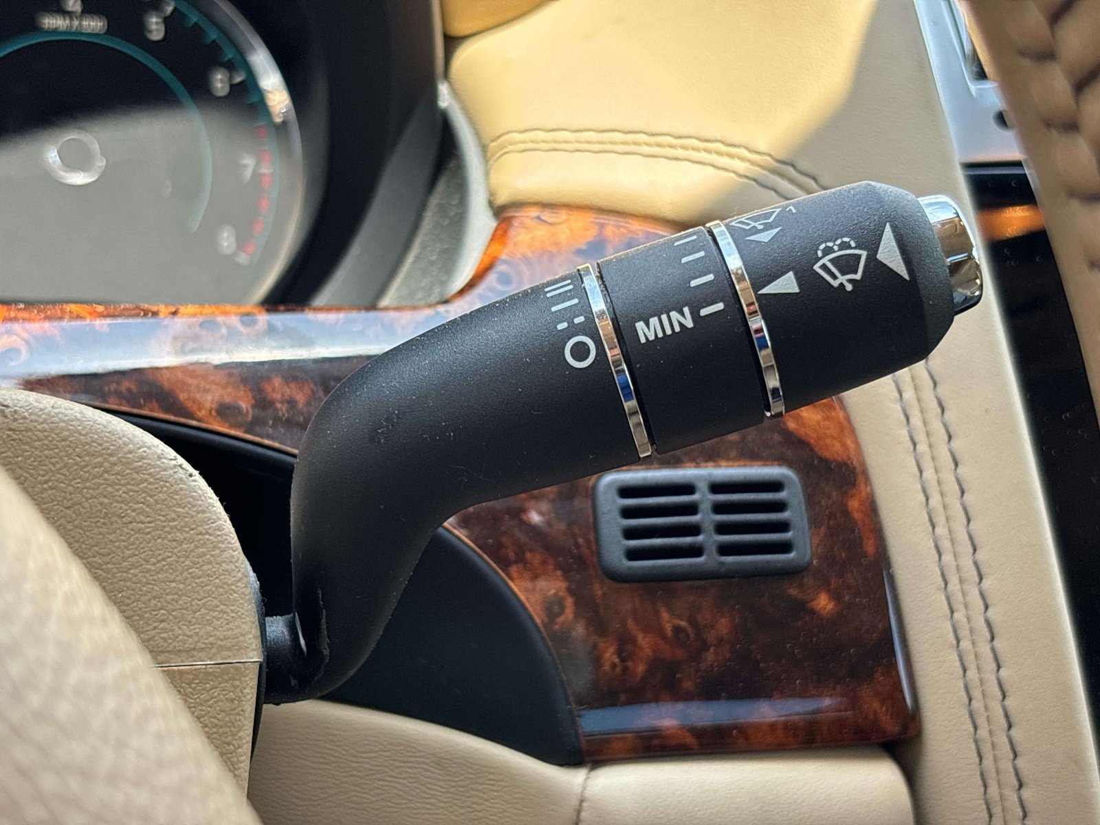 Used 2012 Jaguar XK Coupe RWD image 21