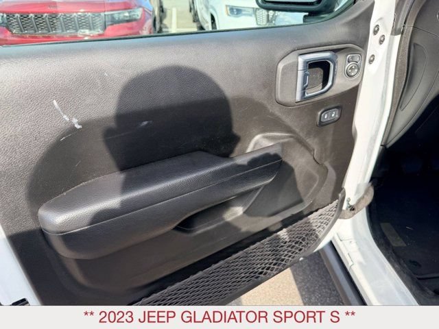 Certified 2023 Jeep Gladiator Sport AWD/4WD image 12