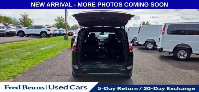 Used 2025 Chrysler Pacifica Limited FWD image 10