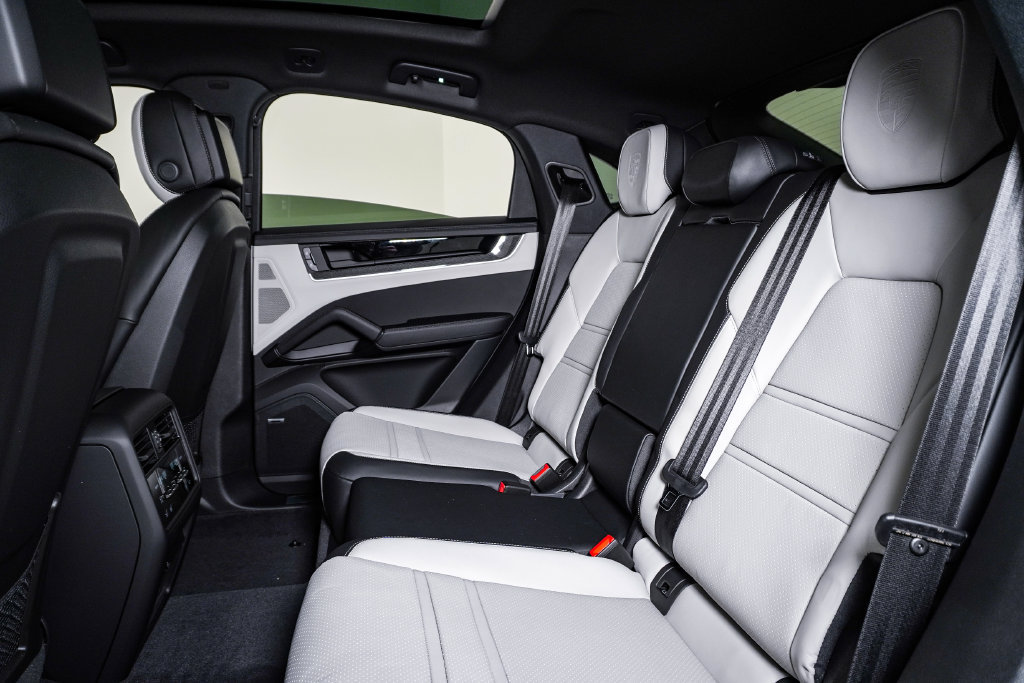 New 2026 Porsche Cayenne S AWD/4WD image 17