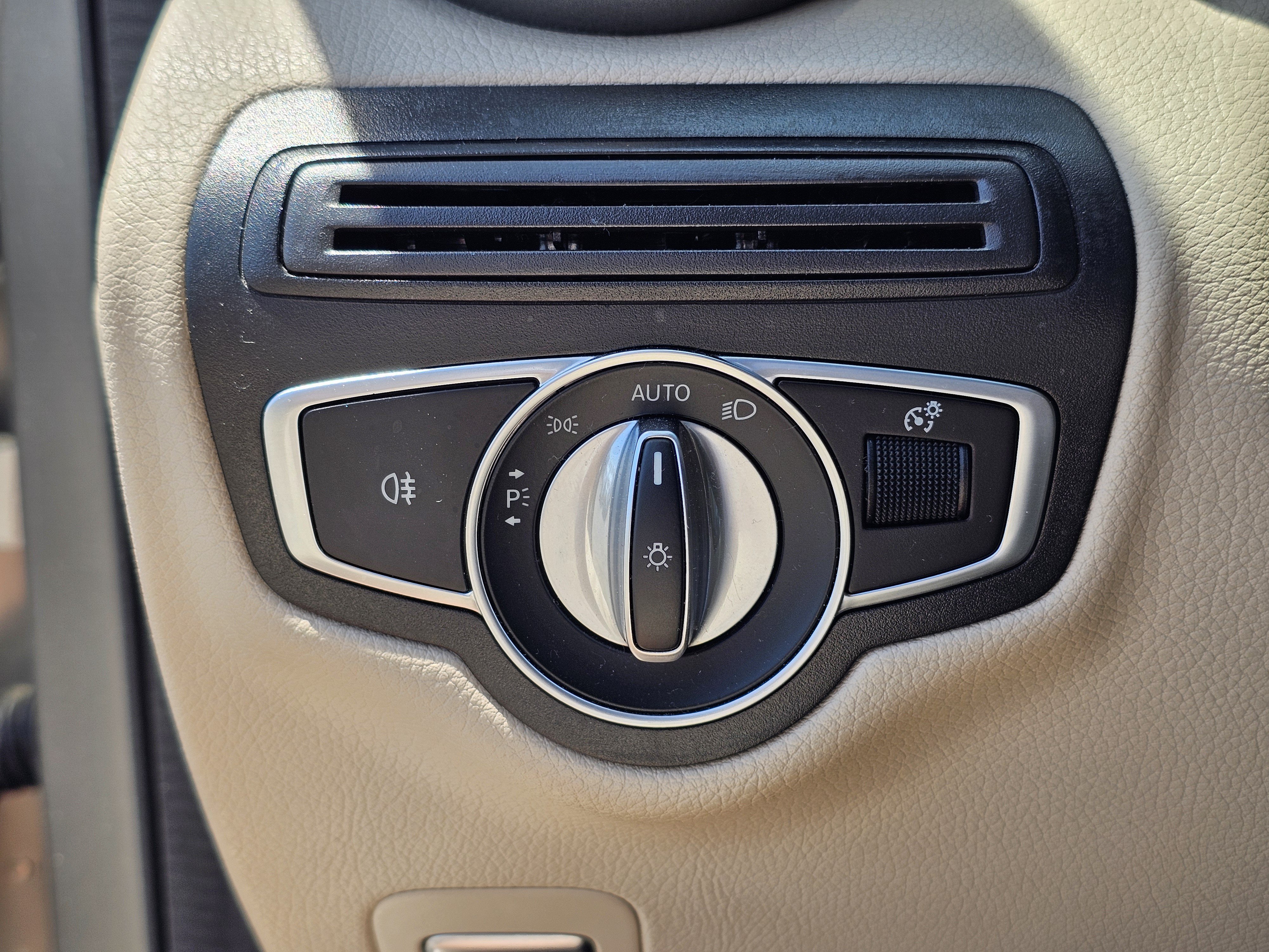 Used 2020 Mercedes-Benz GLC 300 image 17