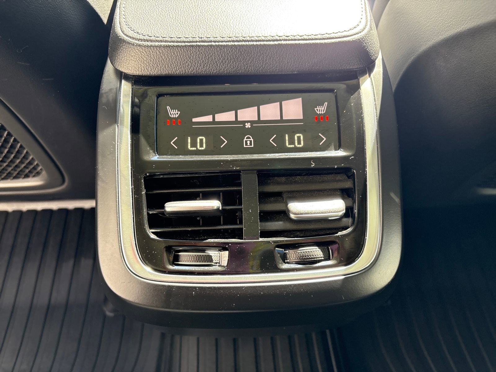 Used 2021 Volvo XC90 T5 Momentum w/ Climate Package image 33