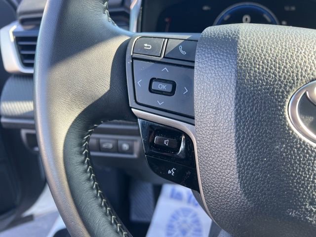 Used 2025 Toyota Camry SE image 14