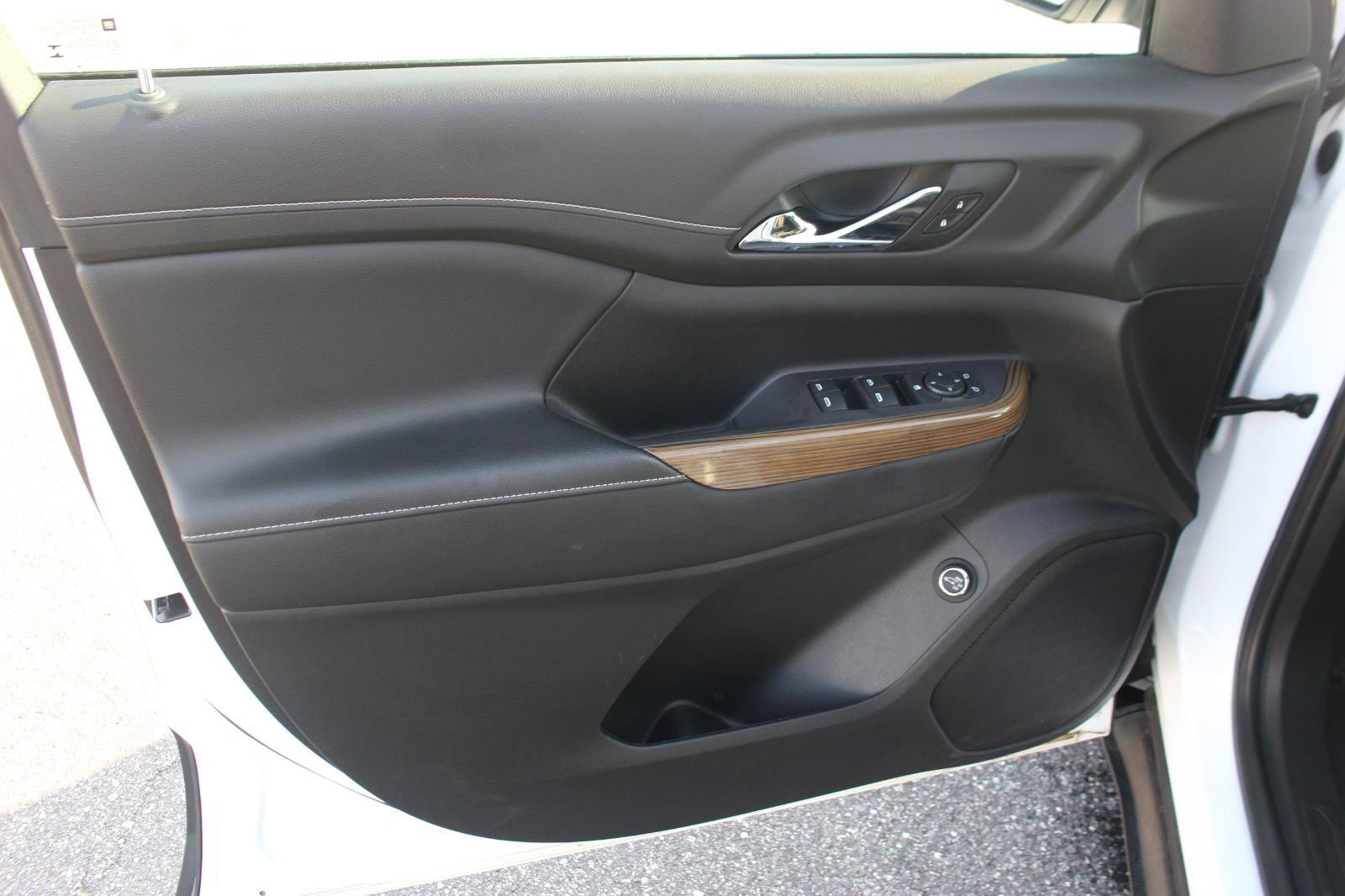 Used 2021 GMC Acadia SLE w/ Driver Convenience Package FWD image 12