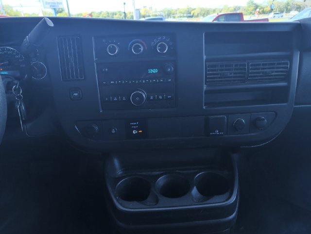 Used 2016 Chevrolet Express 2500 RWD image 17