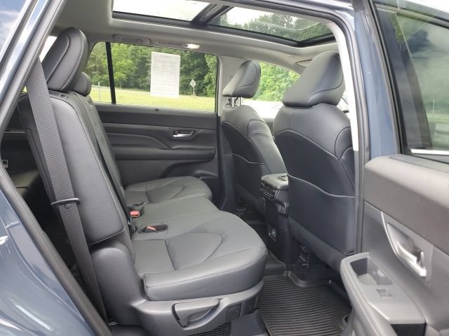 Used 2025 Toyota Grand Highlander AWD Hybrid image 23