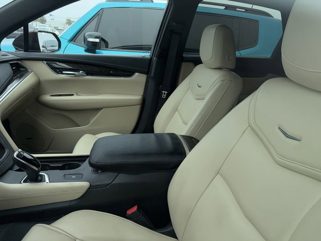 Used 2018 Cadillac XT5 FWD w/ LPO, Wheel Lock Package image 16