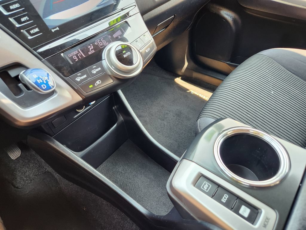 Used 2016 Toyota Prius V Three FWD image 21