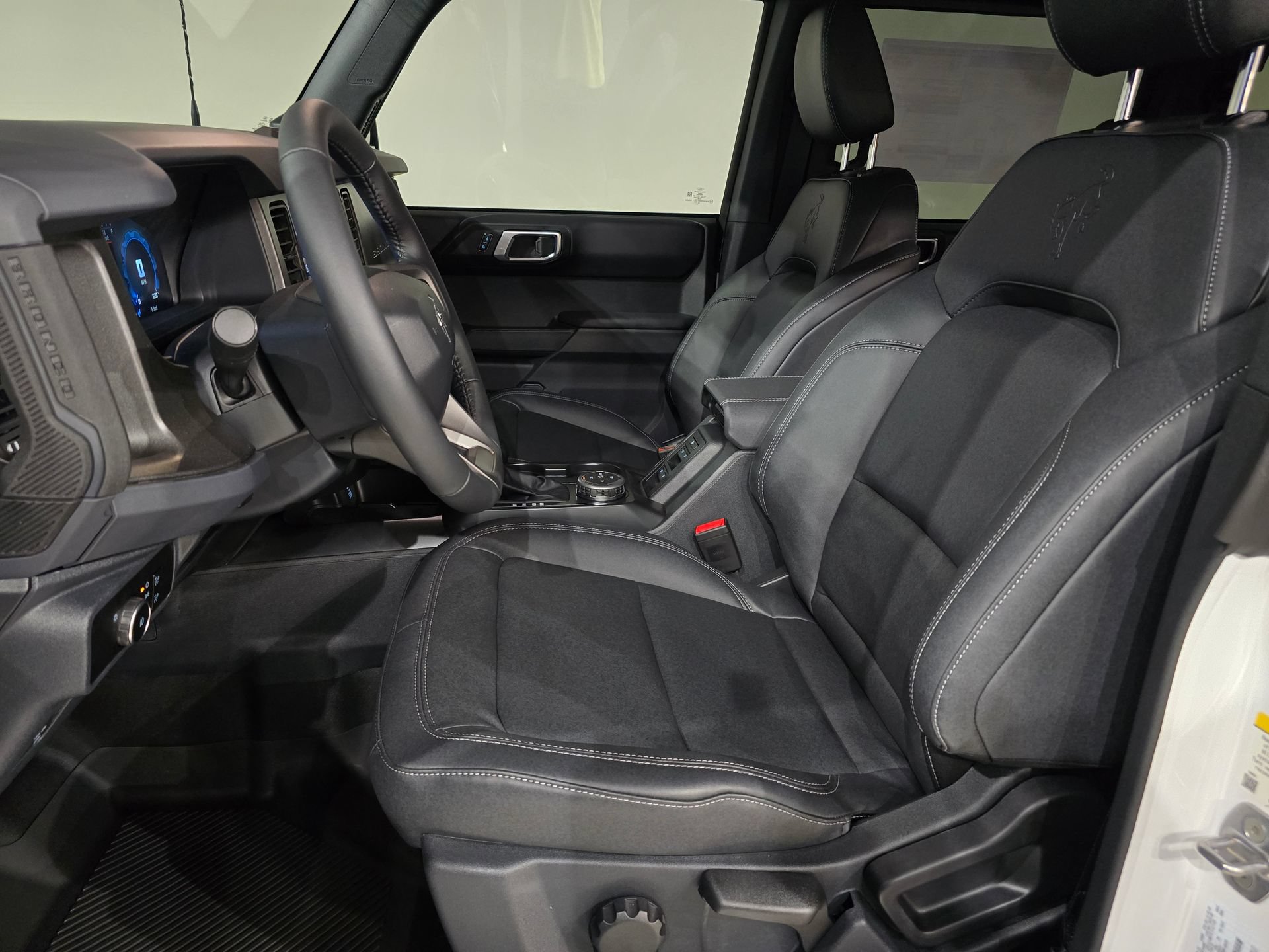 New 2025 Ford Bronco Badlands w/ Sasquatch Package AWD/4WD image 16
